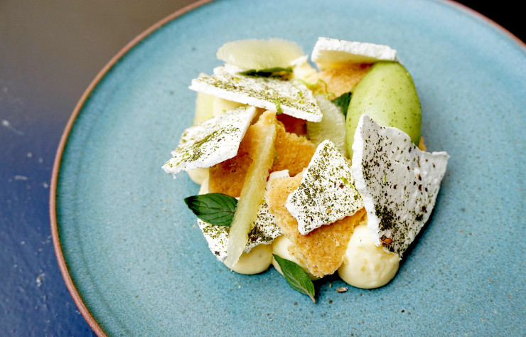 Crémeux citron vert, meringue, poivre du Népal et sorbet menthe.