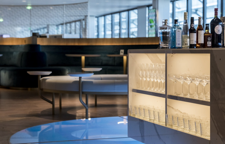 Tous les soirs, de 19 heures à 21 heures, un barman concocte au Balcon des cocktails exquis.