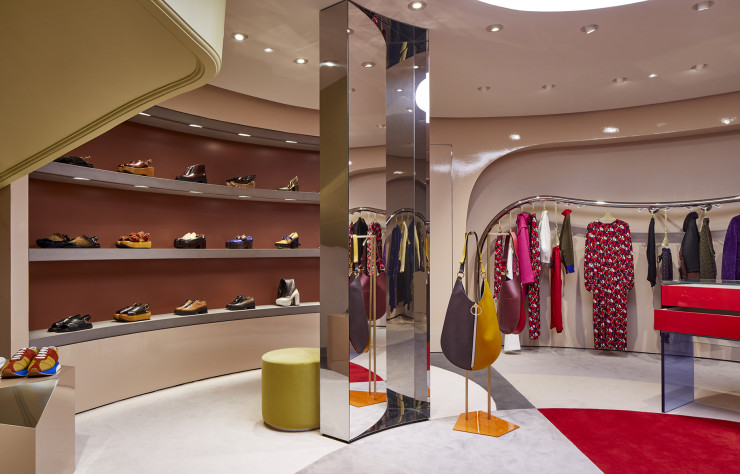 La boutique dévoile un espace plus généreux au sous-sol.