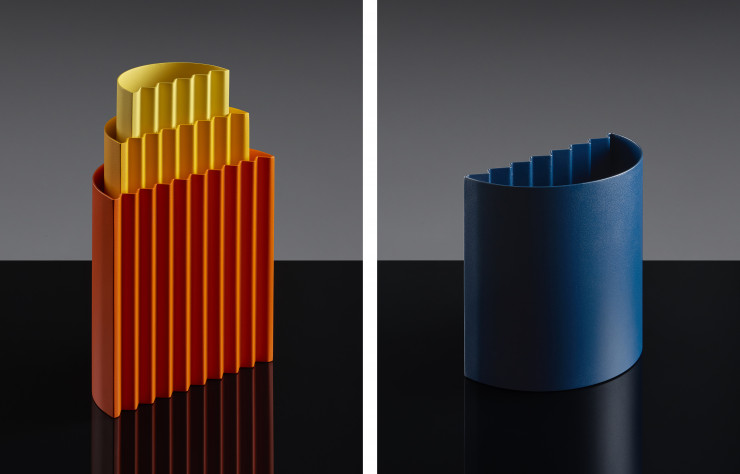 Hauts de 15, 20 ou 25 centimètres, les vases « Zig Zag » s’encastrent comme des poupées russes pour dessiner des dégradés aux nuances orangées, grises ou bleutées.