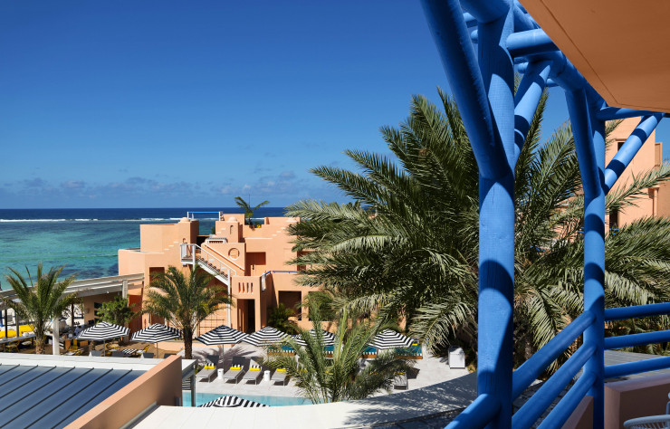 Le bâtiment a été conçu par l’architecte mauricien Maurice Giraud, auteur de nombreux hôtels sur l’île.