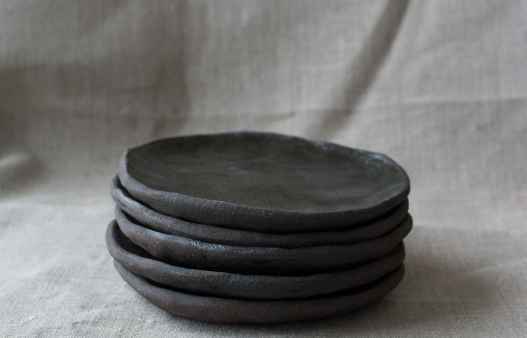 Le grès noir et son allure volcanique.