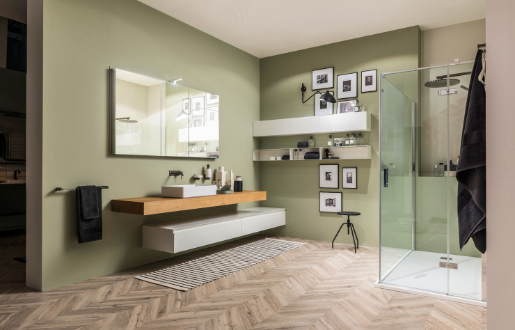 La douche Juno Cersaie de Scavolini allie espace et confort.