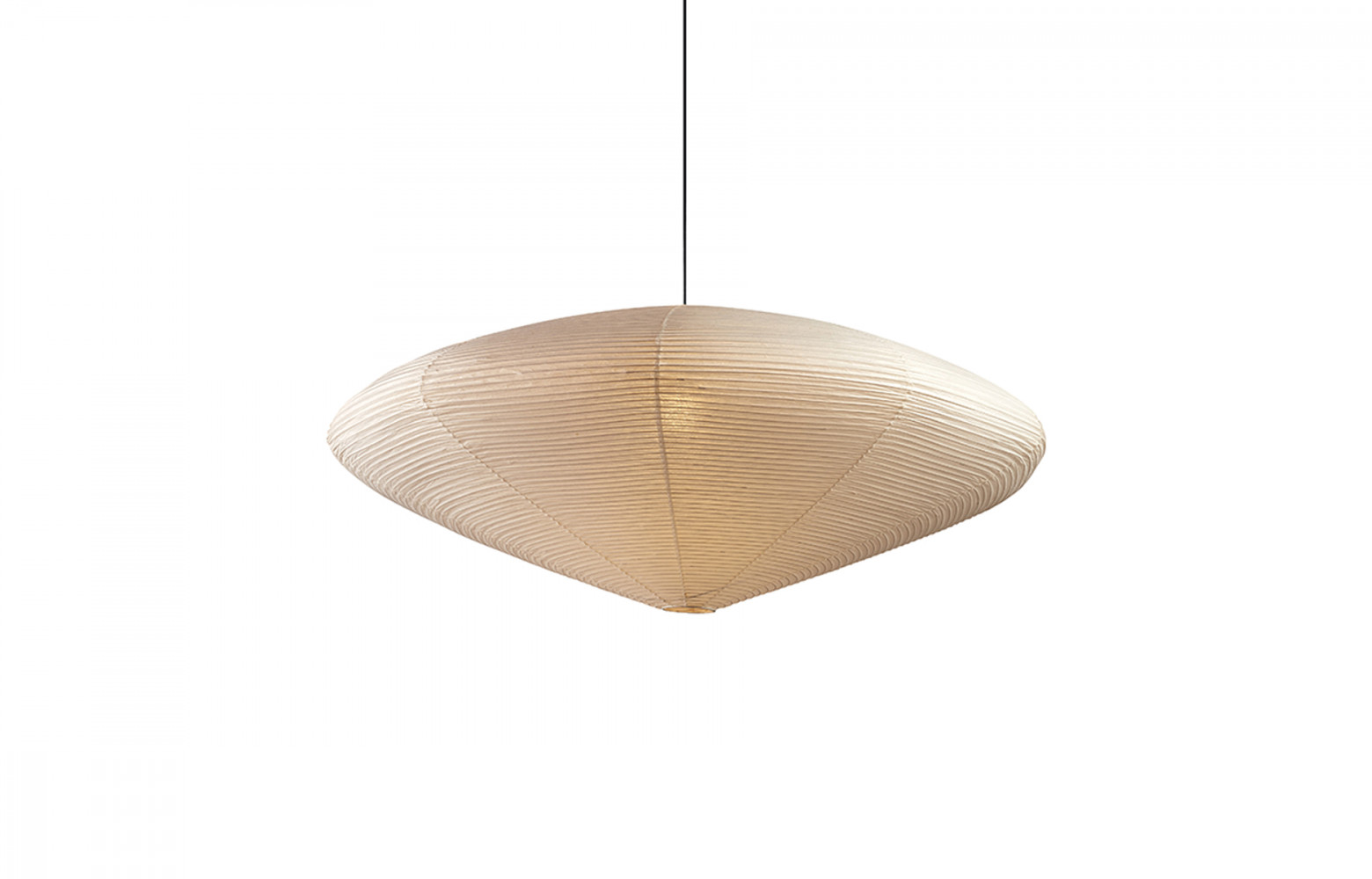 9/ Suspension « 15A Akari » en papier washi, design Isamu Noguchi, 655 €. Sentou.