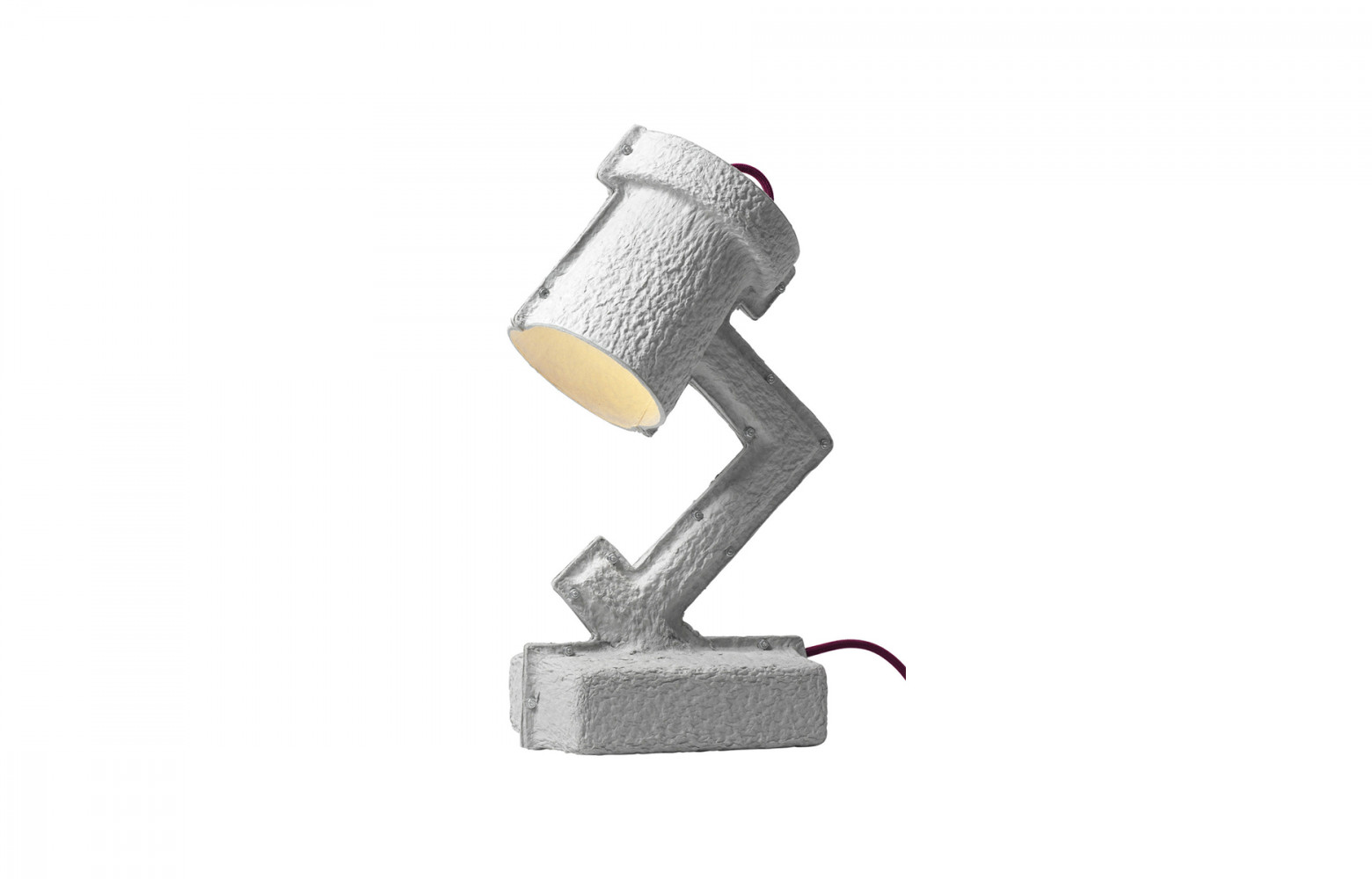 16/ Lampe de table « Trash Me » en pâte de papier recyclé, design Victor Vetterlein, 68 €. &tradition.