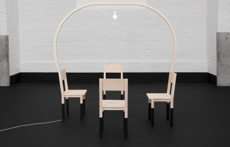 « Le Lustre », l’un des 15 objets nés du workshop « Objet préféré », mené en 2011 par Fabrica avec le centre culturel Grand-Hornu Images, en Belgique.