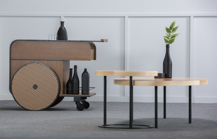 Tables basses « Friandise » et chariot « Trink » du studio Caramel.