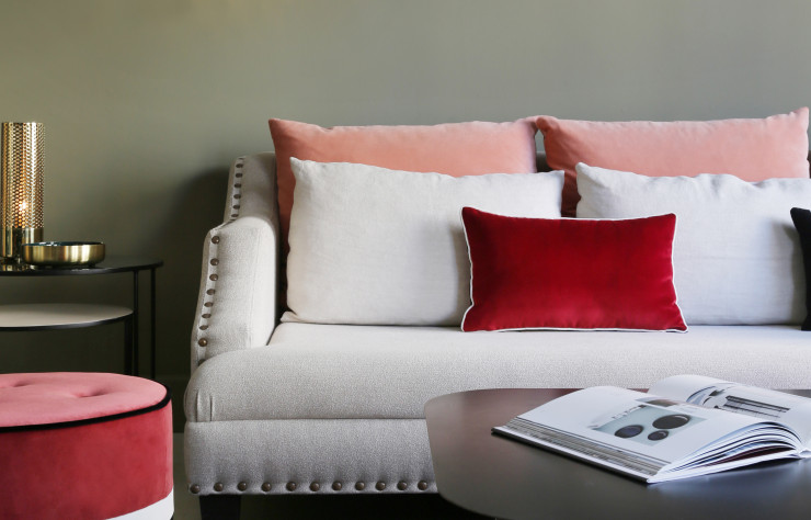 Au mur, le vert Williamsburg, l’un des six nouveaux coloris issus de la collaboration Sarah Lavoine x Ressource.