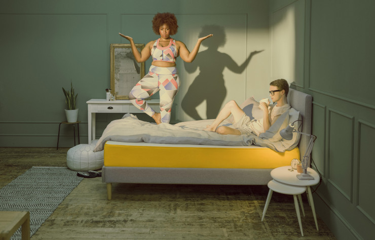 Comme ses consoeurs, la marque londonienne Eve mise sur une communication cool et branchée.