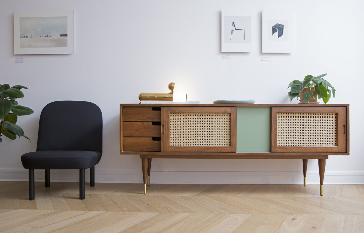 Le nouvelle boutique Kann Design présente aux murs les œuvres de la galerie d’architecture Desplans.