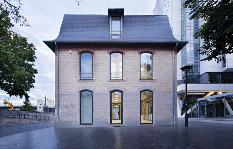 En 2016, l’agence a réhabilité l’ancienne maison du directeur de l’usine Sudac (Société urbaine d’air comprimé) à Paris, dans le XIIIe arrondissement.