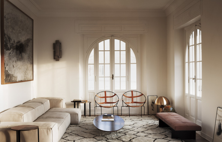 Un appartement, à Rome (2014), qui mêle à des classiques du design des pièces signées David López Quincoces, comme le banc « Track » (Living Divani).