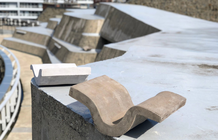 Un Tokonoma posé sur le toit du siège du PCF signé Oscar Niemeyer.