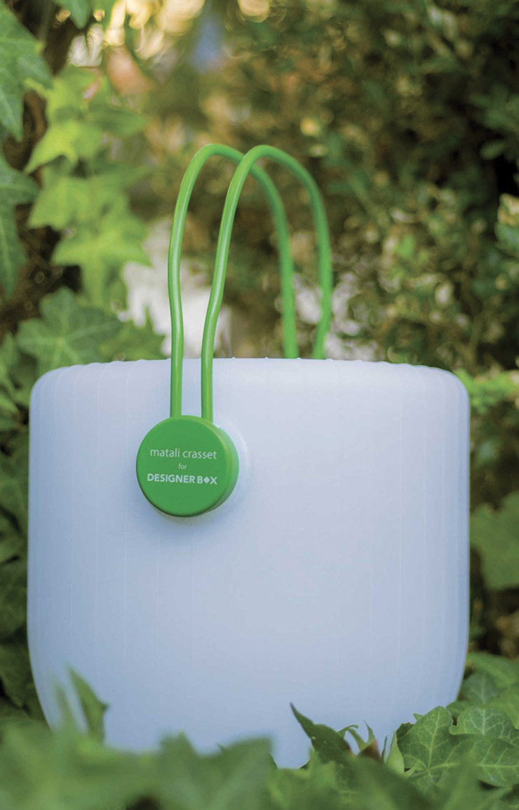 Matali Crasset a dessiné une enceinte lumineuse réalisée par Thompson.