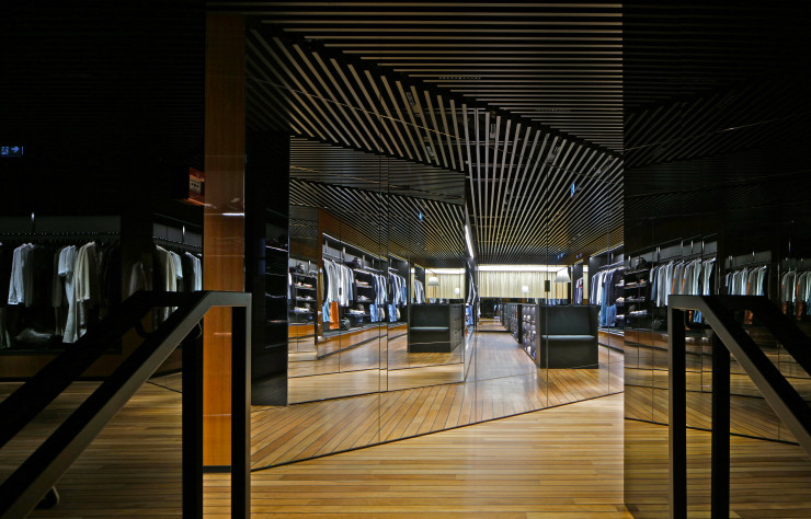 À Saint Jean-de-Luz, Jean Nouvel Design a signé l’aménagement de la boutique MG8 en plein centre-ville.