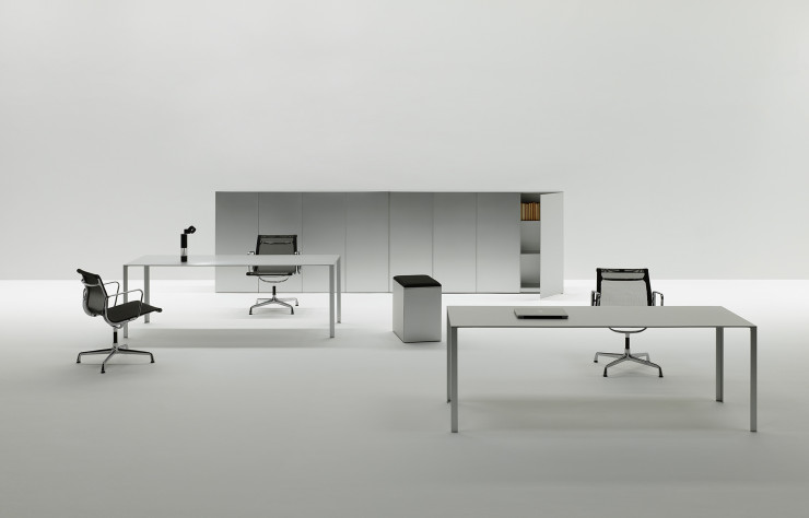 La ligne « LessLess Color », conçue par Jean Nouvel Design pour la marque de mobilier de bureau UniFor (groupe Molteni), propose une nouvelle gamme de couleurs et quelques apports structurels à une collection créée il y a vingt ans