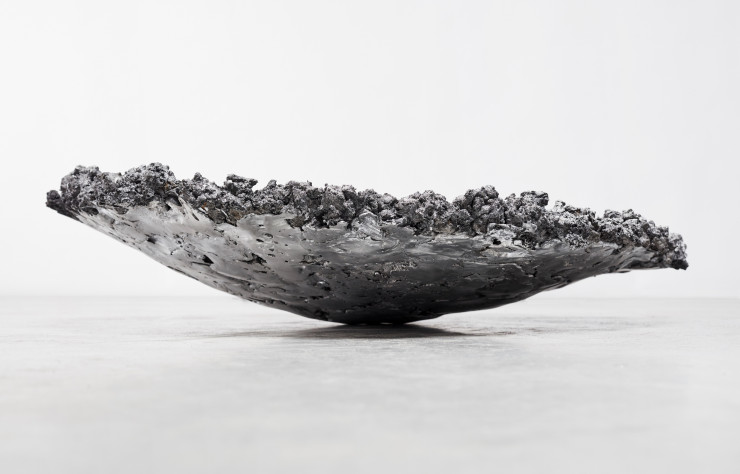 Comme l’ensemble des objets de la collection Radical Fossils, « Bowl » semble presque naturel.