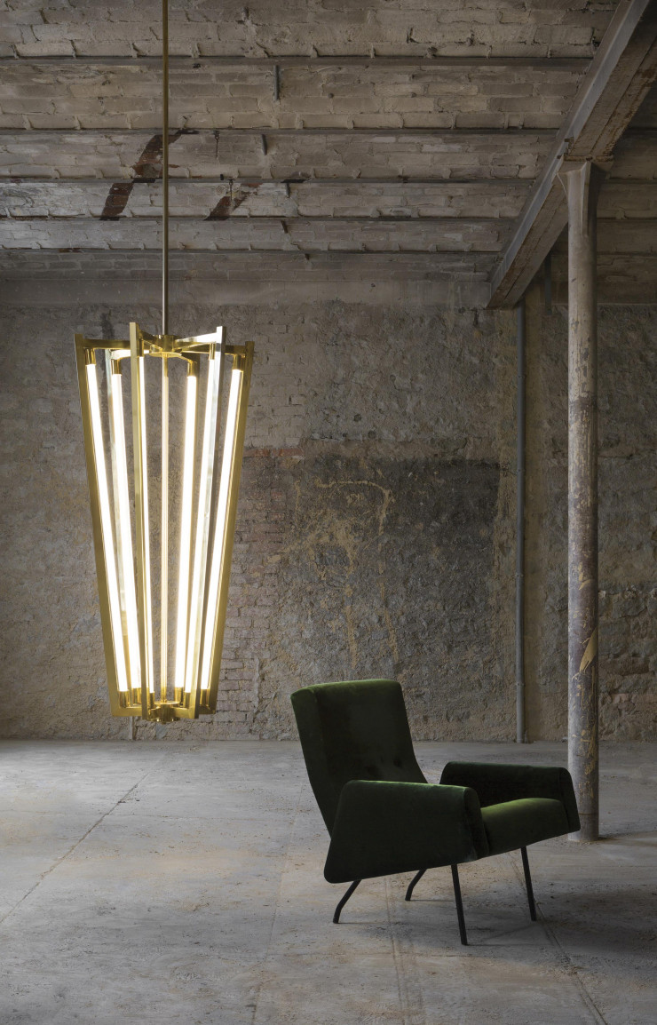 Lustre 4 de la collection « 01 », en laiton et en verre.