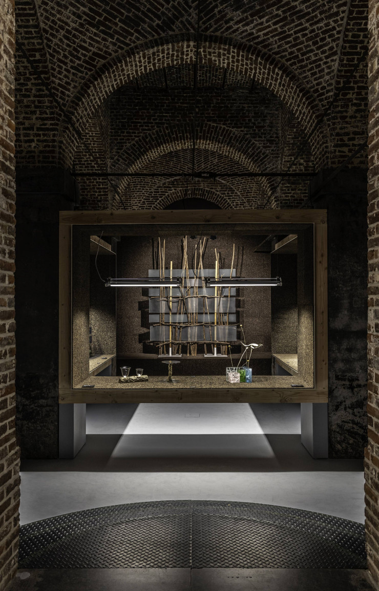 Vue de l’exposition « Design orienté verre », avec les œuvres d’Andrea Branzi, CID du Grand-Hornu, Hornu (Belgique), 2019