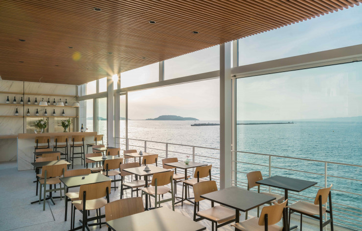 Le restaurant et sa vue sur les Iles…