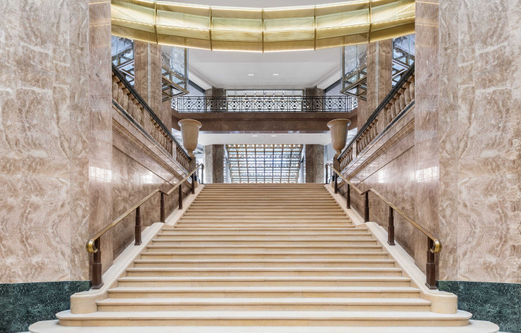 Le magistral escalier a conservé son esprit Art déco…