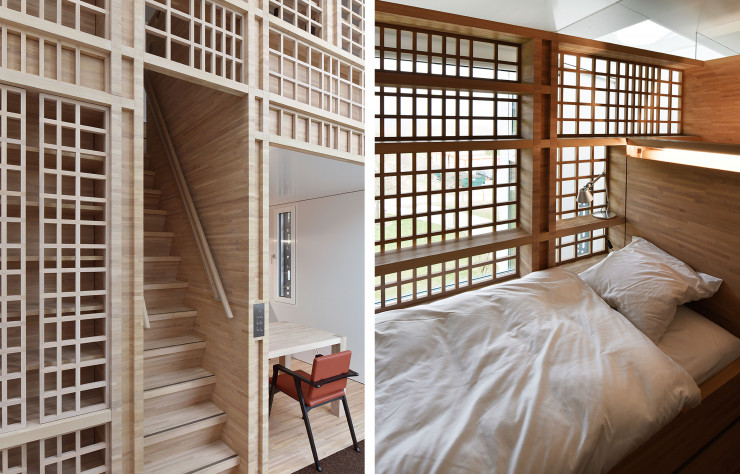 La cabane Décosterd aime les moucharabiehs. Si à l’extérieur, ses parois sont percées de trous délivrant un message en morse, à l’intérieur, un jeu de claustras habille les vitres, les murs et les escaliers pour un voyage radical. Intimité chérie…