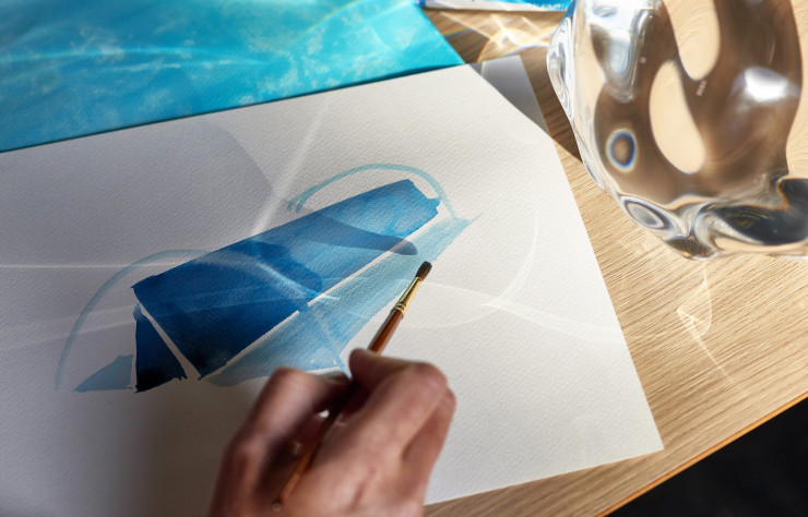 Le designer a choisi de jouer avec les reflets de la lumière pour mettre en valeur les produits Cosentino.