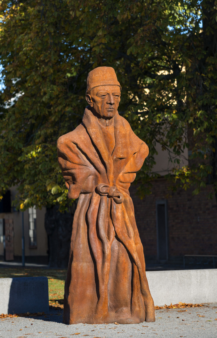 Vater Staat (2010), sculpture exposée au Moderna Museet de Stockholm en 2016-2017.