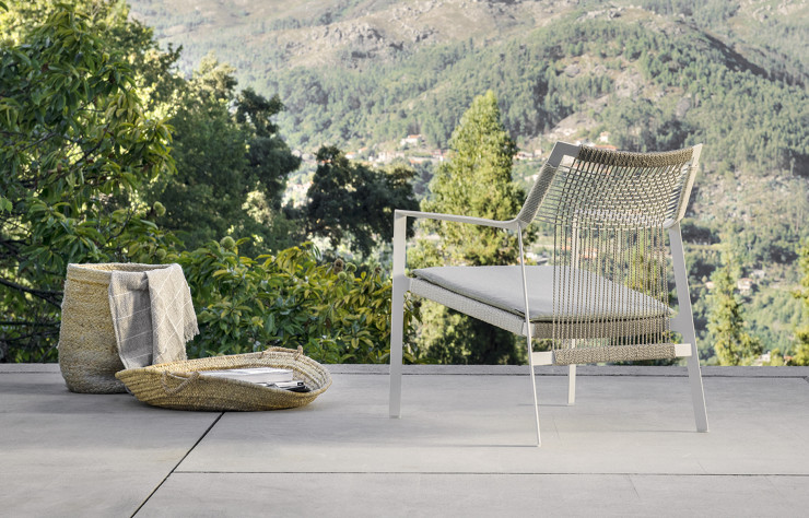 Fauteuil « Nodi » en corde torsadée en Canax (mélange de PVC et de chanvre naturel) tendue sur un cadre en acier inoxydable laqué, design Yabu Pushelberg (Tribù).