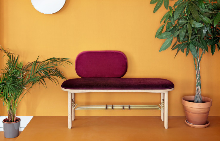 Banc « Eustache » en chêne naturel, dessiné par Margaux Keller (Hartô).