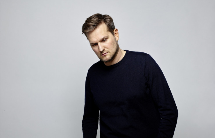 Digne représentant de sa génération, le jeune designer allemand Sebastian Herkner n’hésite pas, dans son travail de conception, à combiner artisanat et nouvelles technologies et à mêler les sources d’inspiration qu’il va glaner à travers le monde. Et il aurait tort de s’en priver, tant le succès est déjà au rendez-vous !