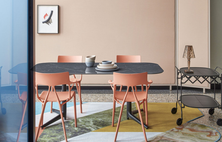 Malgré leur aspect un brin futuriste, les chaises A.I. s’intègrent parfaitement dans un intérieur vintage.