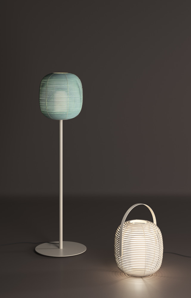 Lampadaire et lampe à poser Bela, en bois et tissu, design Doshi Levien (Kettal).