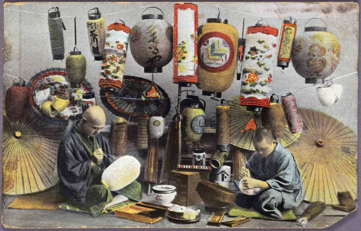 Fabricants de lanternes en papier dits « chōchin » peignant (début du XXe siècle).