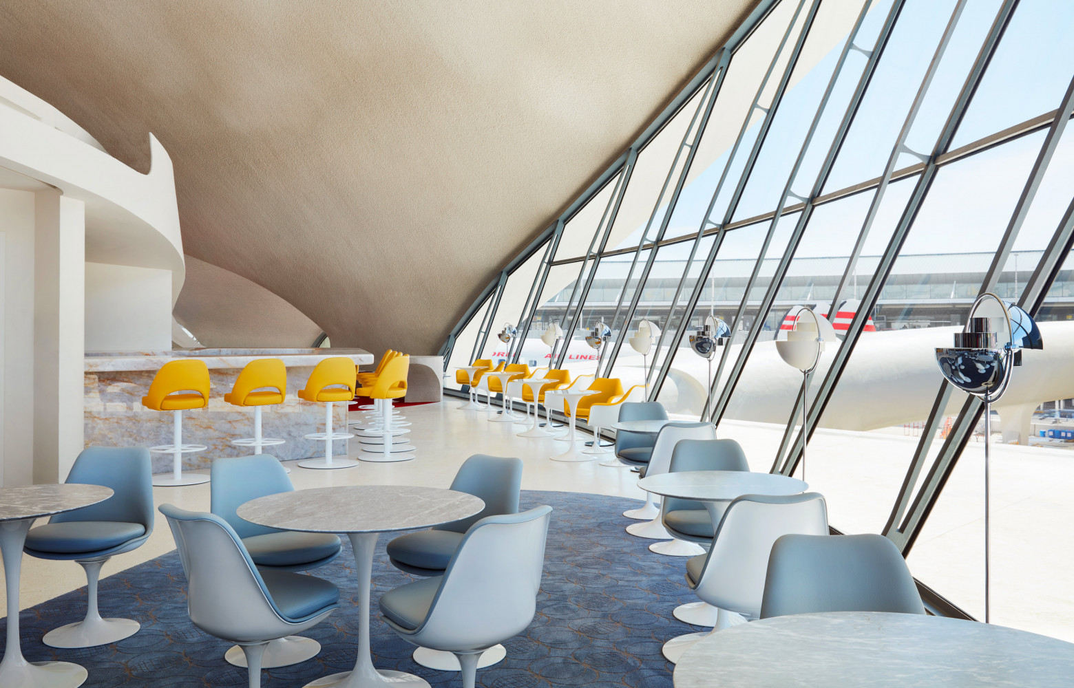 Le restaurant The Paris Café by Jean-Georges propose une carte française, mais surtout une vue à couper...