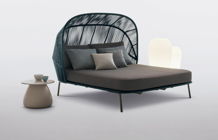 Lit double « Rilly », présenté par Dedon et le studio GamFratesi au dernier Salon du mobilier de Milan.