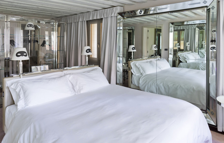 Chambre signée Starck au Palazzina4 Grassi.