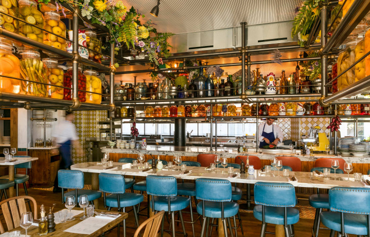 Pink Mamma est une trattoria sur 4 étages où l’on grille entre autres des T-Bone steak de 1 kg sur un barbecue de 3 mètres de long.