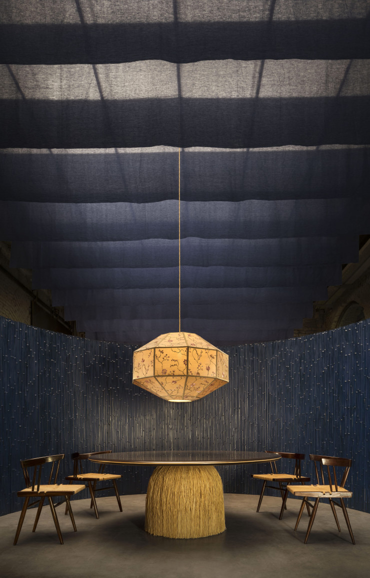 A Milan, la Six Gallery présente un assortiment de mobilier vintage et contemporain dans une mise en scène signée Quincoces-Drago.