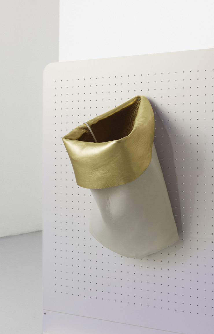 « Ore Streams – Trashbin » ou la corbeille réinventée par les designers de Formafantasma.