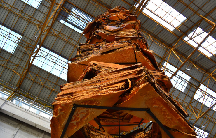 « Bouche moi ce trou » d’Anita Molinero, 2019, vue de l’installation dans la Halle AP2 à Dunkerque.