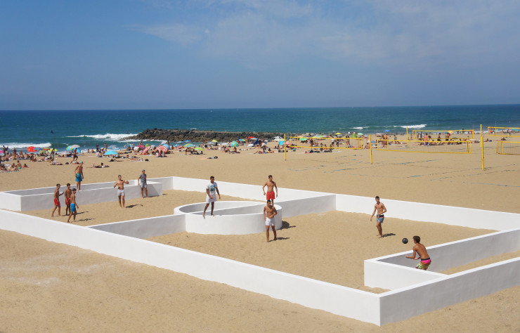 « Le Terrain de Sport », imaginé pour la biennale d’art contemporain d’Anglet en 2016.