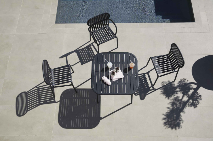 Un vent de noir tout en ombres design pour la collection Week-End de Petite Friture