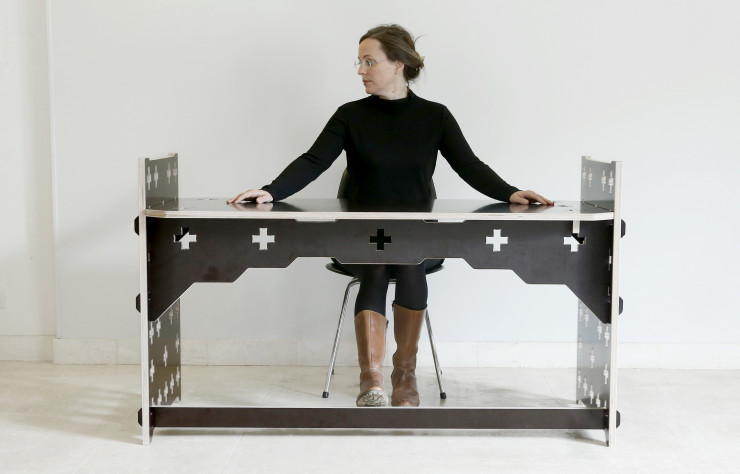 Parmi les compositions les plus simples, ce modèle de bureau…