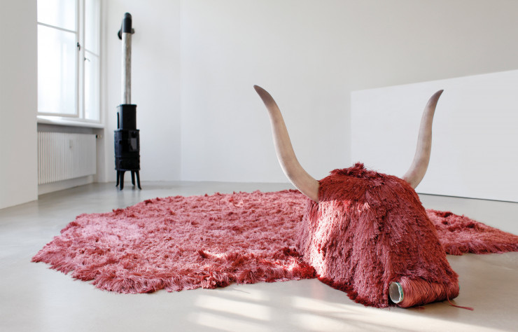 Tapis Gentil Wild de Limited Edition. Tête et cornes en mousse, tapis 100 % polyester, tufté en Belgique selon des méthodes traditionnelles.