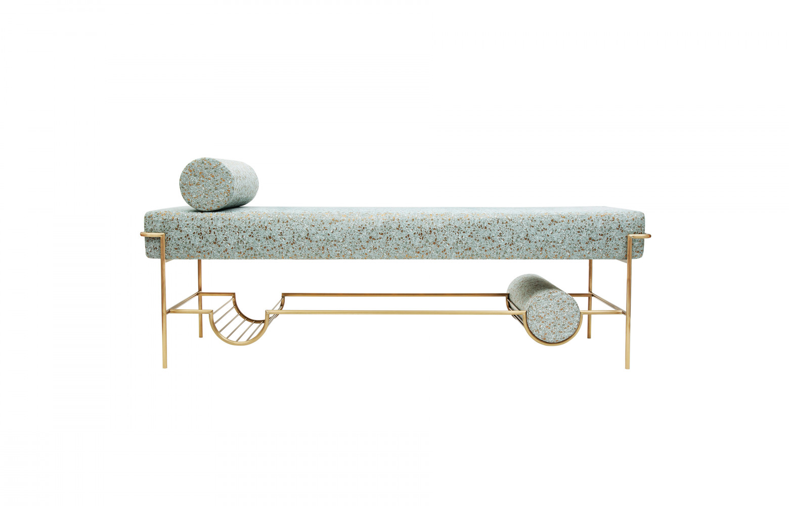 Banc Premonitions en laiton et tissu imitant le motif terrazzo, design Bina Baitel, à partir de 4 800 €....
