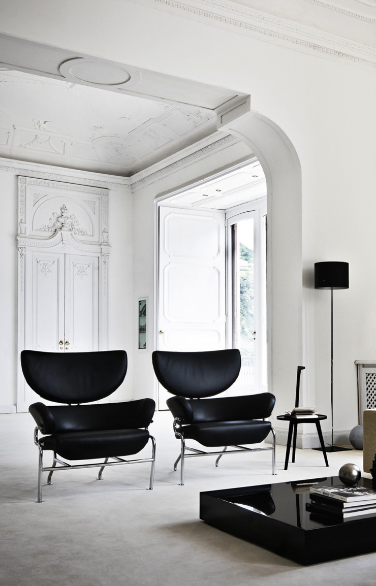 Fauteuils « Tre Pezzi » (1959), aux cotés de la petite table « Cicogna » (1953) également éditée par Cassina