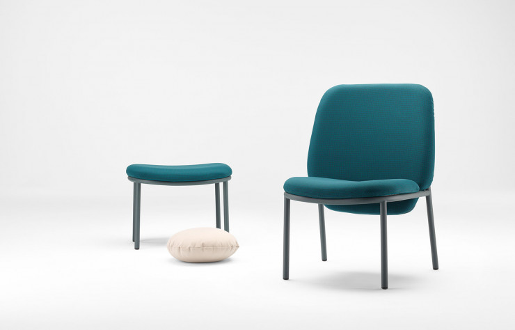 Fauteuil et Ottoman « Lana », design Yonoh Studio.
