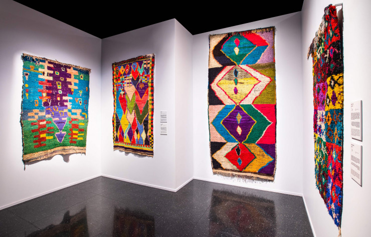 Les tapis exposés racontent l’histoire des familles dont ils sont issus…