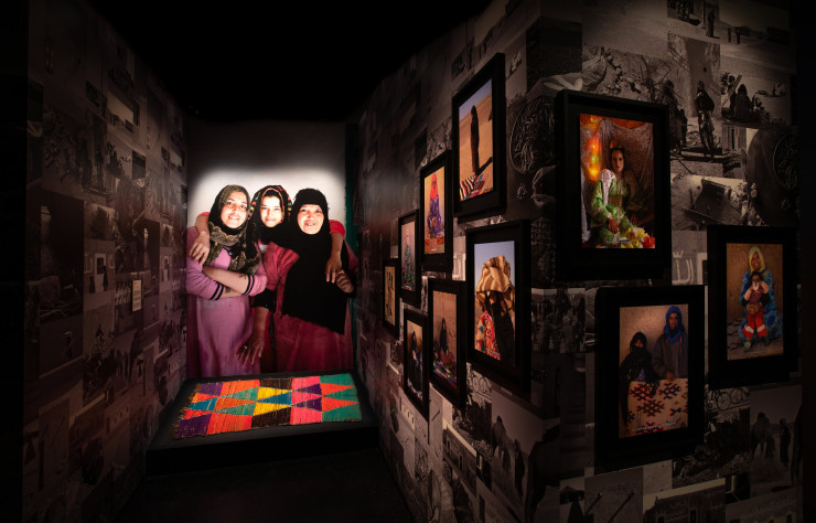 L’exposition du musée Yves Saint Laurent met des visages sur ces tapis aux motifs complexes…